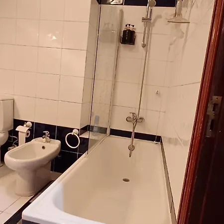 De Solteiro Com Varanda Centro De Δωμάτια σε οικογενειακή κατοικία